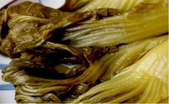 插旗菜業(yè)出口酸菜用食品X光機檢查，卻把腳踩的供給國內(nèi)