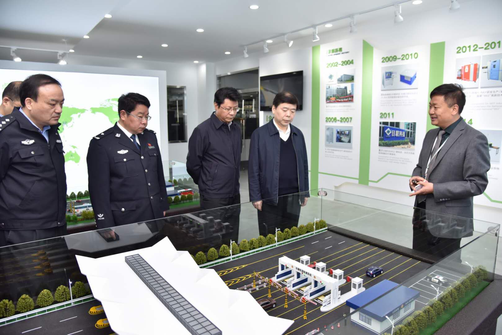 熱烈歡迎無(wú)錫市領(lǐng)導(dǎo)謝曉軍攜隊(duì)蒞臨日聯(lián)科技指導(dǎo)工作！